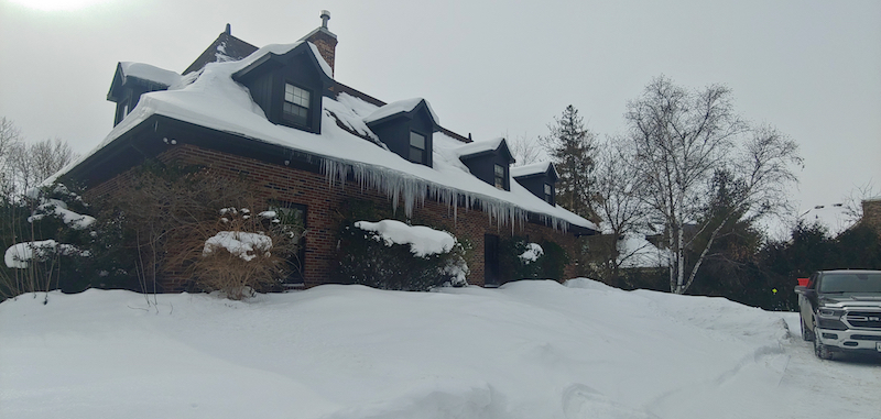 A picture of a home during the winter that may be in the need of roof repair in barrie