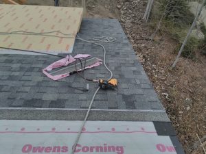 roofers in barrie install shingles