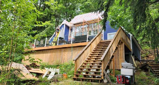 A metal roof being installed in Bracebridge by a professional roofing contractor