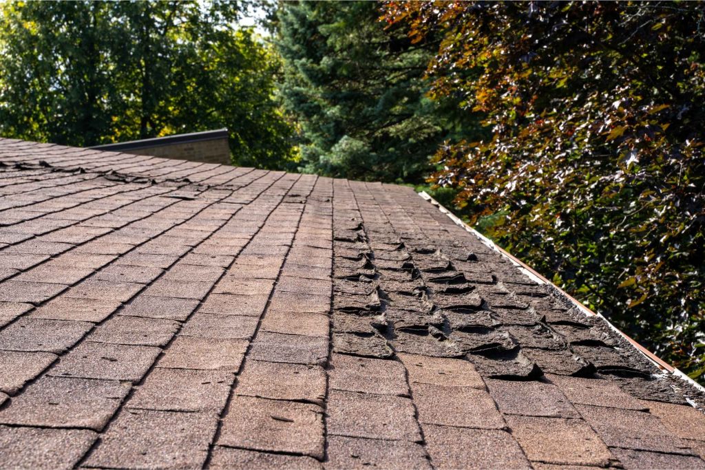 Roofers Barrie fix damaged shingles