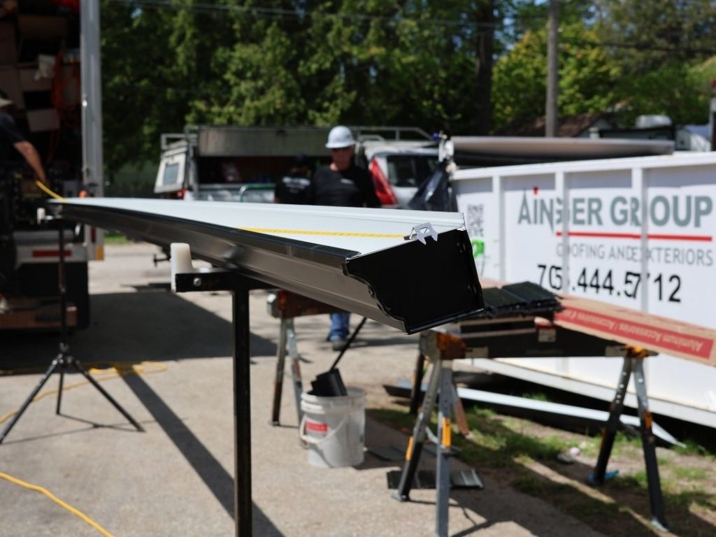 Custom eavestrough extrusion