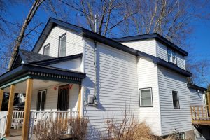 Soffit, fascia and eavestrough on a residential home