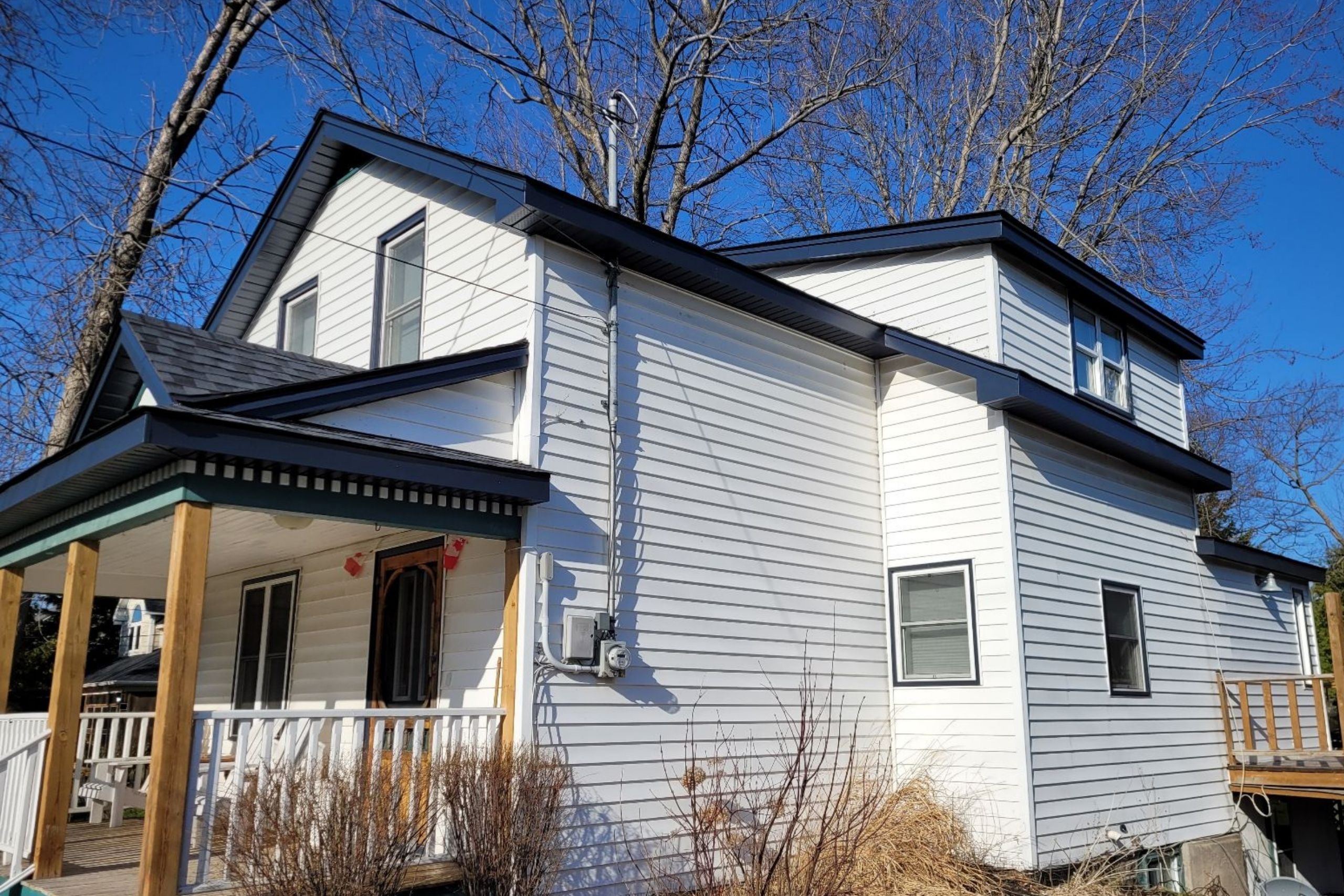 Soffit, fascia and eavestrough on a residential home